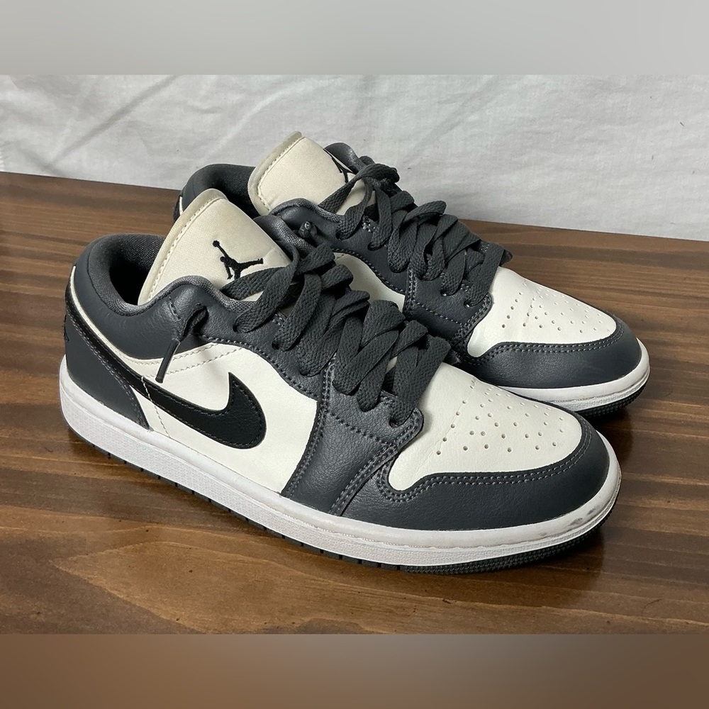 Nike Men's gray and White Sneakers